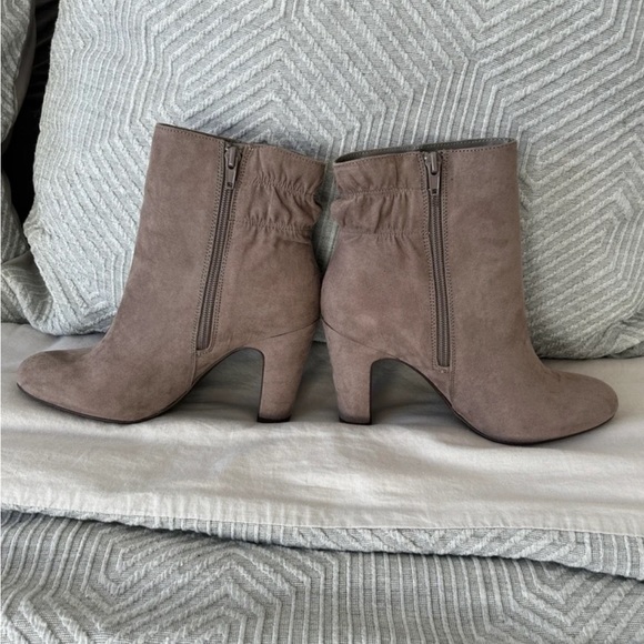 New Heeled Ankle Boots - Picture 4 of 8
